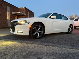Used 2017 Dodge Charger SXT image 1