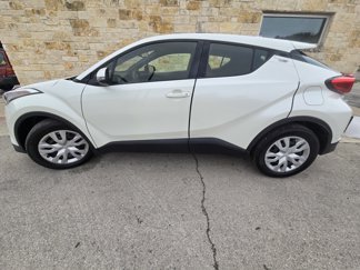 Used 2019 Toyota C-HR XLE image 1