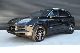 Used 2024 Porsche Cayenne image 1