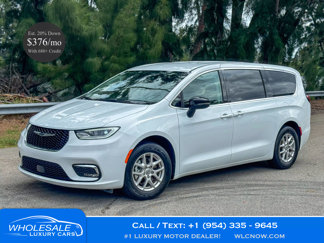 Used 2024 Chrysler Pacifica Touring-L image 1