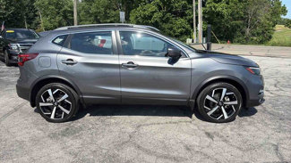 Used 2022 Nissan Rogue Sport SL image 1