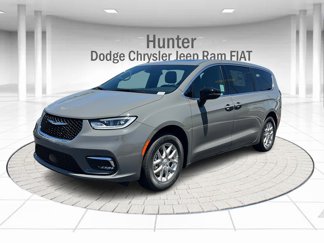 New 2025 Chrysler Pacifica Select image 1