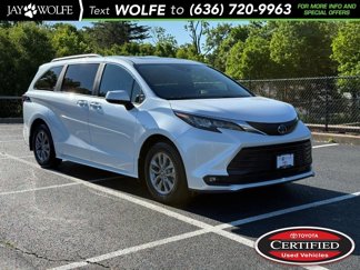 Used 2025 Toyota Sienna XLE image 1