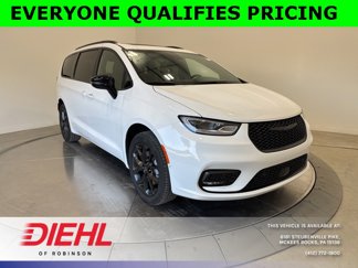 New 2026 Chrysler Pacifica Limited w/ S Appearance Package image 1
