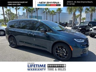 New 2025 Chrysler Pacifica Limited image 1