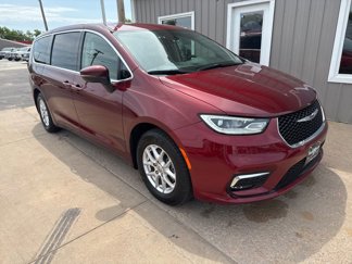 Used 2023 Chrysler Pacifica Touring-L image 1