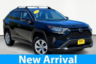 Used 2021 Toyota RAV4 LE image 1