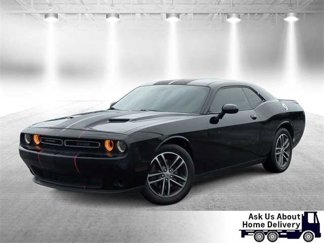Used 2019 Dodge Challenger SXT image 1