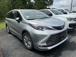 Certified 2024 Toyota Sienna Platinum image 1