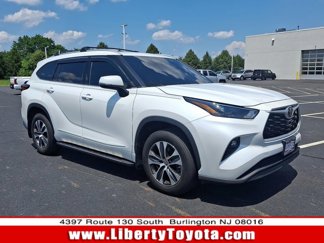 Used 2022 Toyota Highlander XLE image 1