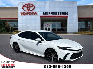 Used 2025 Toyota Camry SE image 1