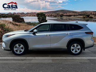 Used 2024 Toyota Highlander LE image 1