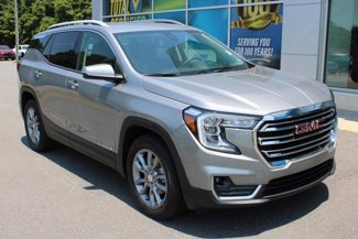 Used 2024 GMC Terrain SLT image 1