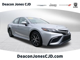 Used 2024 Toyota Camry SE image 1