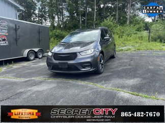 Used 2022 Chrysler Pacifica Touring-L w/ Uconnect Theater Family Group image 1