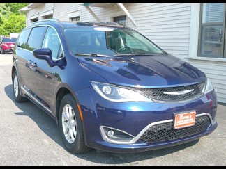 Used 2020 Chrysler Pacifica Touring-L image 1