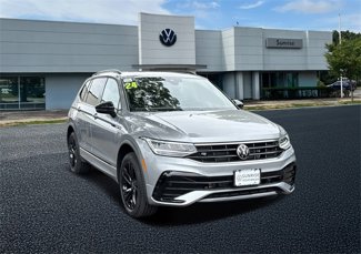 Used 2024 Volkswagen Tiguan SE R-Line image 1