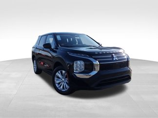 New 2025 Mitsubishi Outlander ES image 1
