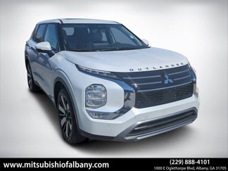 New 2025 Mitsubishi Outlander SE image 1