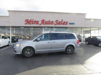 Used 2017 Dodge Grand Caravan SXT image 1