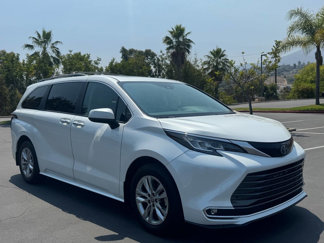 Used 2023 Toyota Sienna XLE image 1