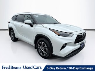 Used 2023 Toyota Highlander XLE image 1