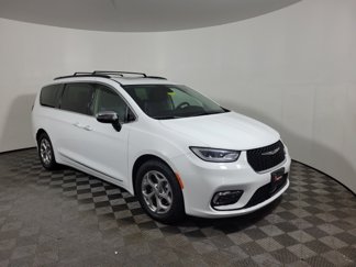 Used 2023 Chrysler Pacifica Limited image 1
