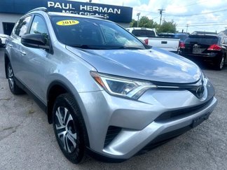 Used 2018 Toyota RAV4 LE image 1