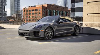 New 2025 Porsche Panamera 4 image 1