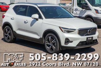 Used 2023 Volvo XC40 B5 Plus image 1