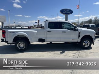New 2025 Ford F350 4x4 Crew Cab DRW Super Duty image 1
