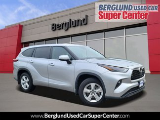 Used 2023 Toyota Highlander LE image 1