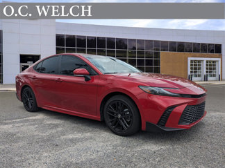 Used 2025 Toyota Camry SE image 1