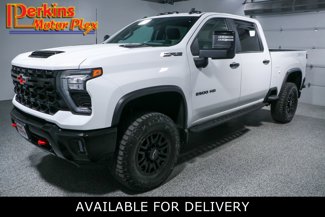 Used 2024 Chevrolet Silverado 2500 ZR2 w/ Technology Package image 1