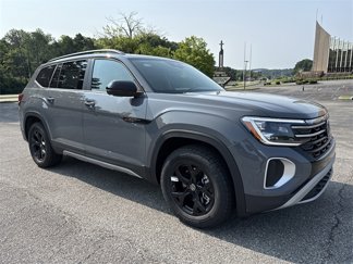 New 2025 Volkswagen Atlas Peak Edition SE image 1