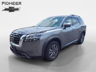 Used 2025 Nissan Pathfinder SV image 1