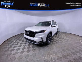 New 2025 Honda Pilot Touring image 1