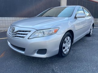 Used 2010 Toyota Camry LE image 1