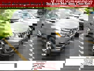 Used 2018 Jeep Compass Latitude w/ Safe & Security Group image 1