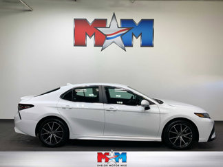 Used 2024 Toyota Camry SE image 1