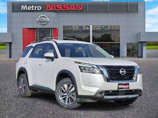 New 2025 Nissan Pathfinder SL image 1