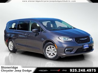 Used 2023 Chrysler Pacifica Touring-L image 1