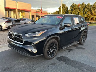 Certified 2024 Toyota Highlander XLE image 1