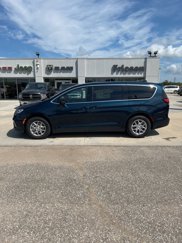 New 2025 Chrysler Pacifica Select image 1