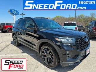 Used 2025 Ford Explorer ST image 1