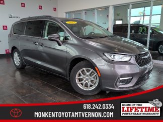 Used 2022 Chrysler Pacifica Touring-L image 1