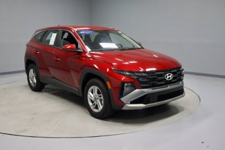 Certified 2025 Hyundai Tucson SE image 1