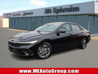 Used 2024 Hyundai Elantra SEL image 1