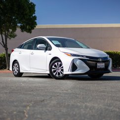 Used 2021 Toyota Prius Prime LE image 1