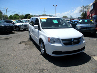 Used 2016 Dodge Grand Caravan SXT w/ Rear Park Assist Package image 1